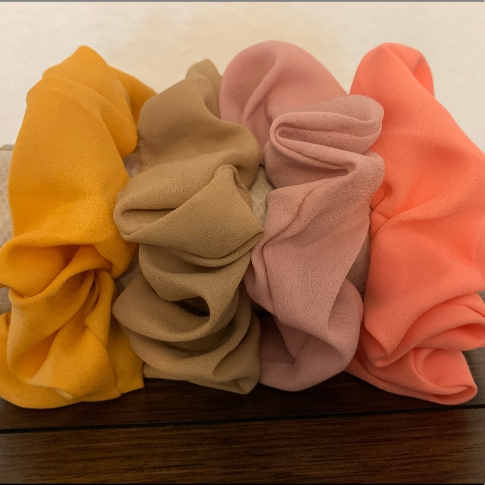 🌼Set of 4 Hair Scrunchies